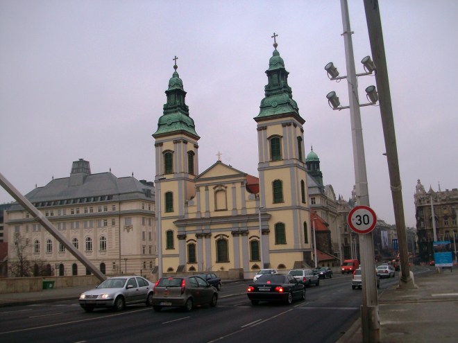 Conhecer Budapeste descendo o Danúbio