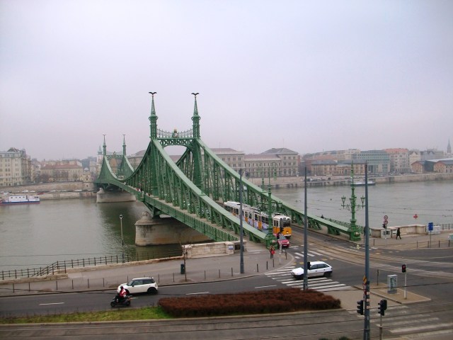 Conhecer Budapeste descendo o Danúbio