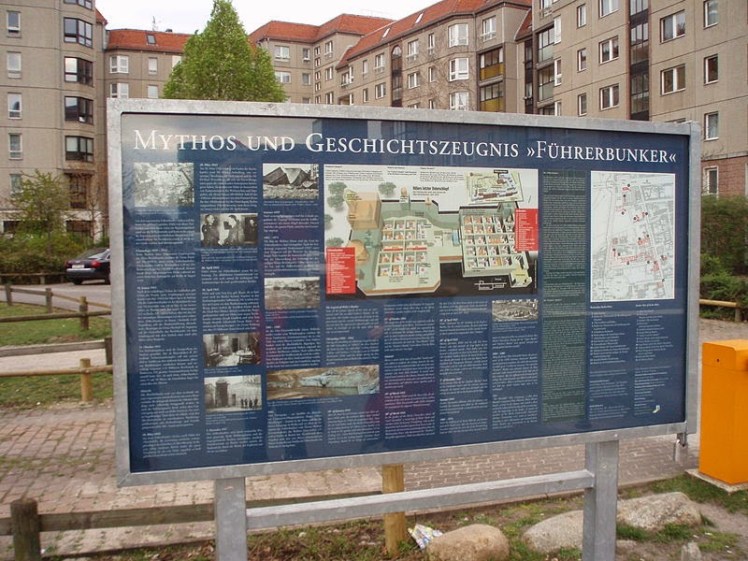5441d-800px-place_of_hitler_bunker_2007