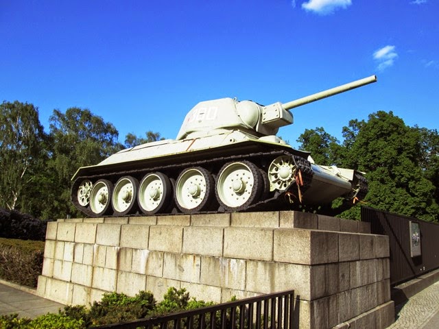 e3529-memorial_russo1