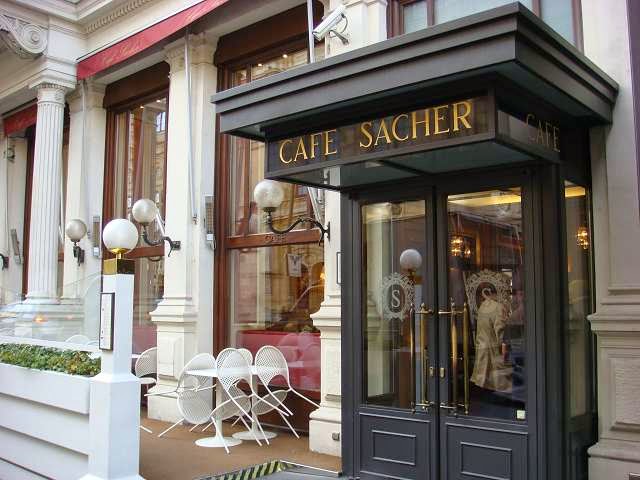 d550a-cafe-sacher-eingang