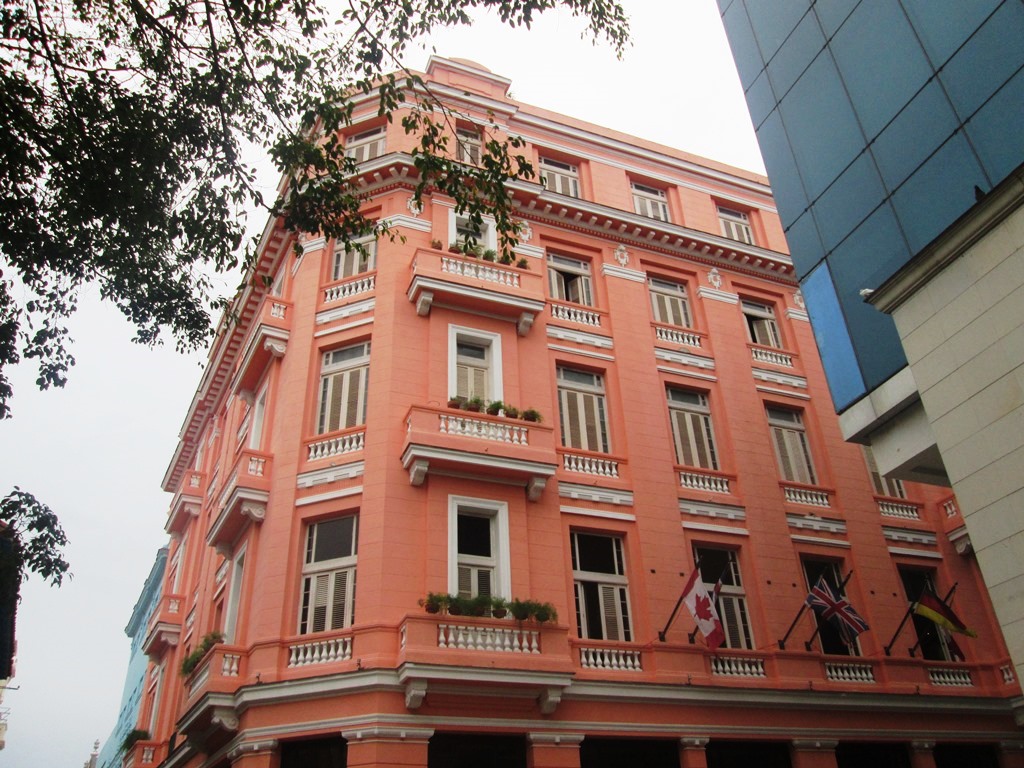 Hotel 2 Mundos