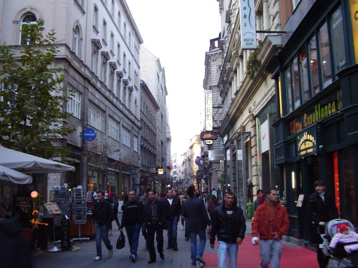 Váci_utca_budapeste.jpg
