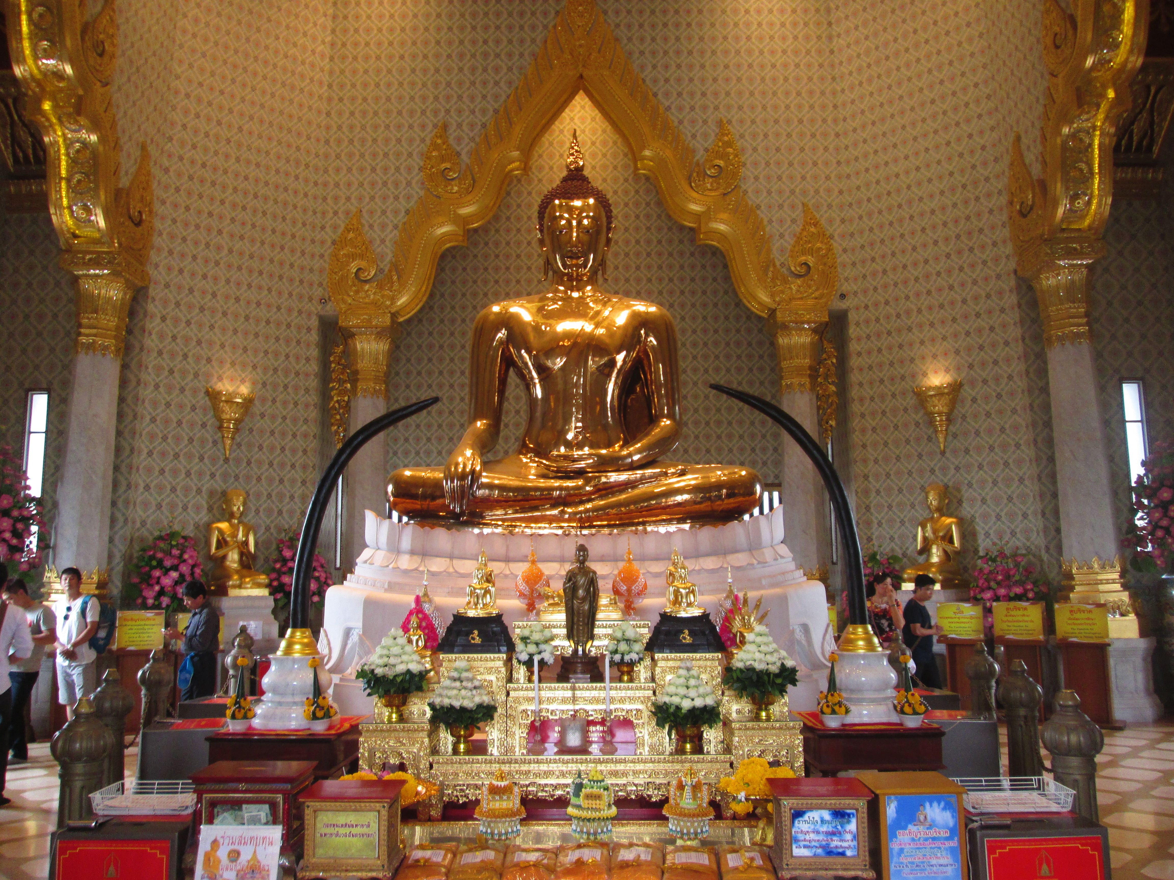 bangkok_chinatown_wat-traimit