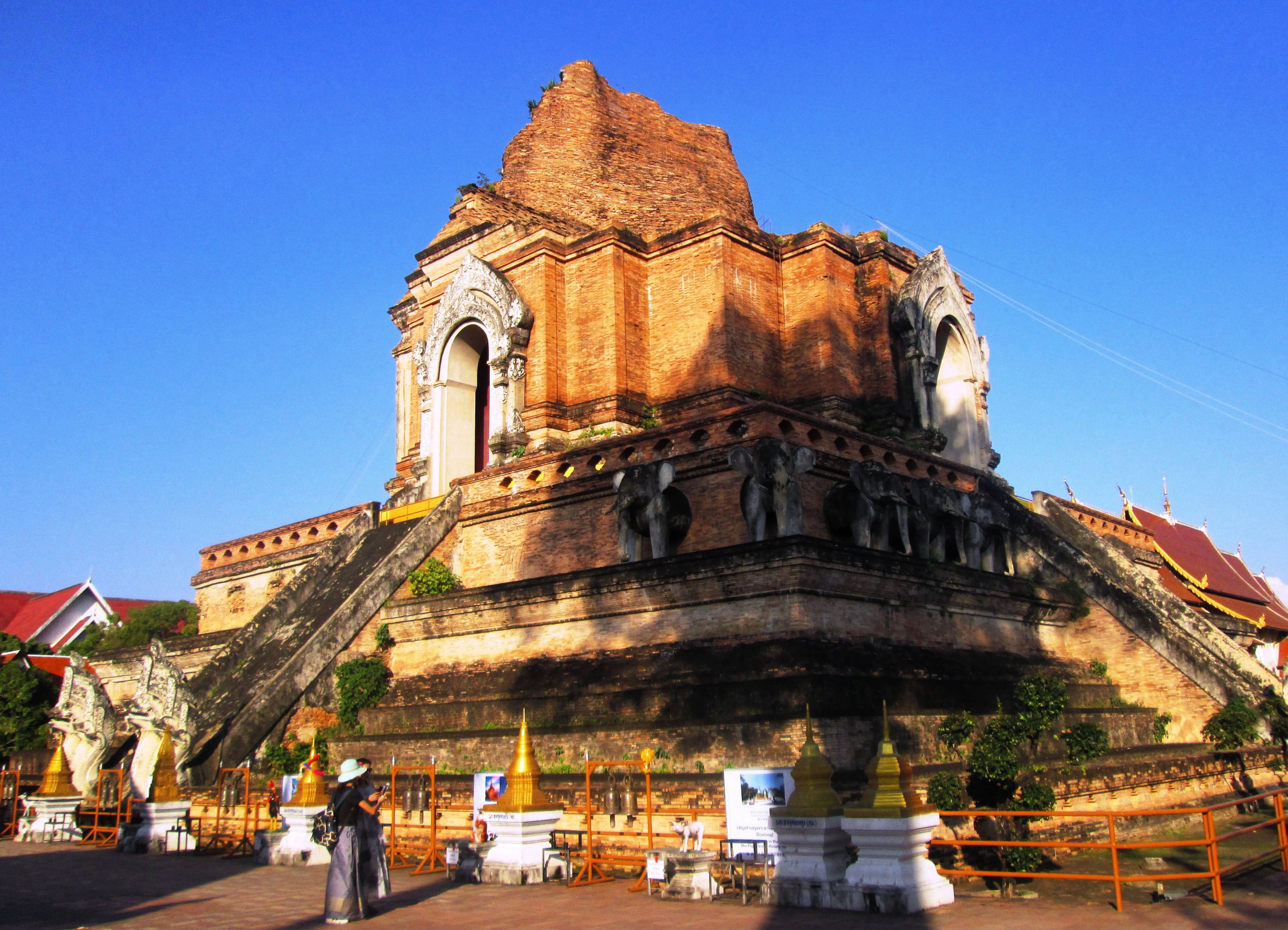 wat-chedi-luang1