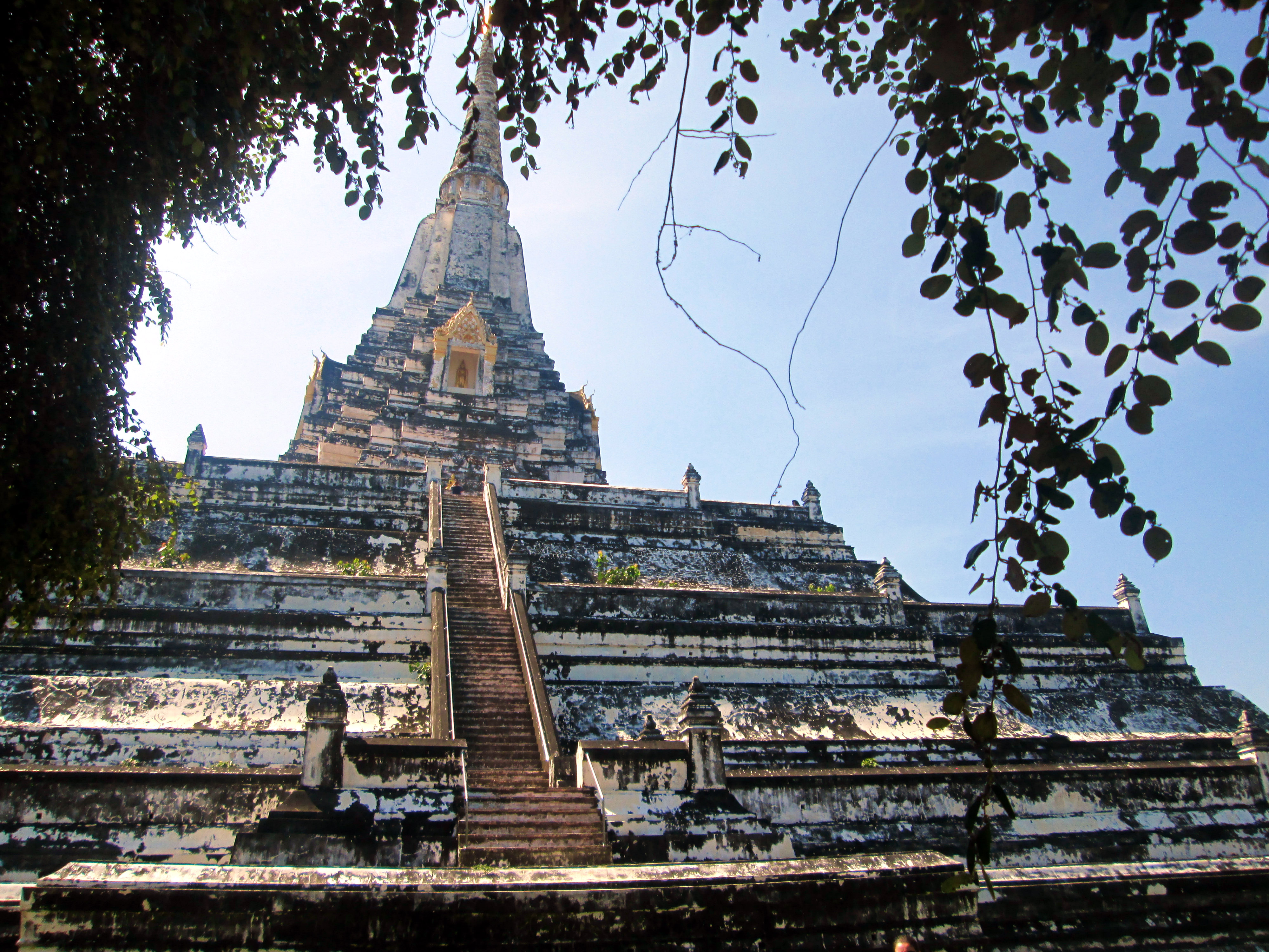 wat-phu-khao-thong