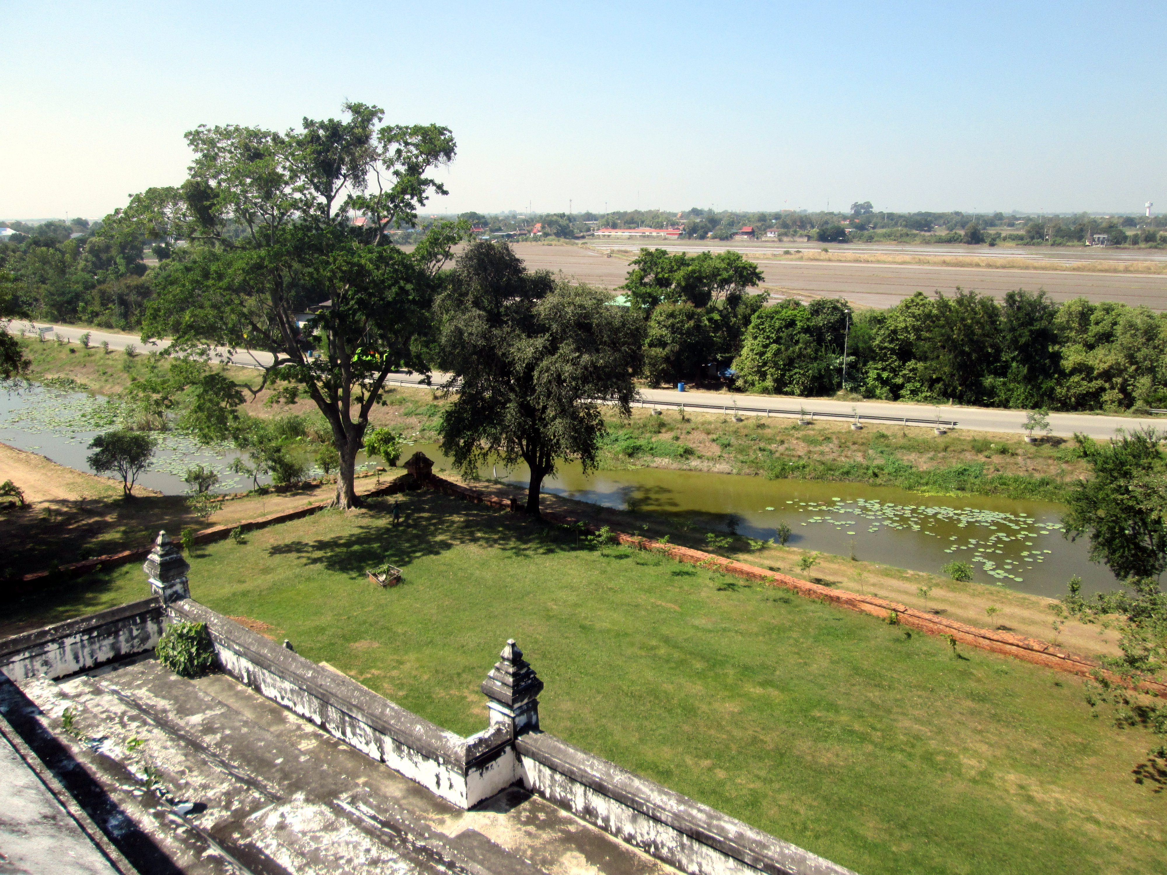 wat-phu-khao-thong1