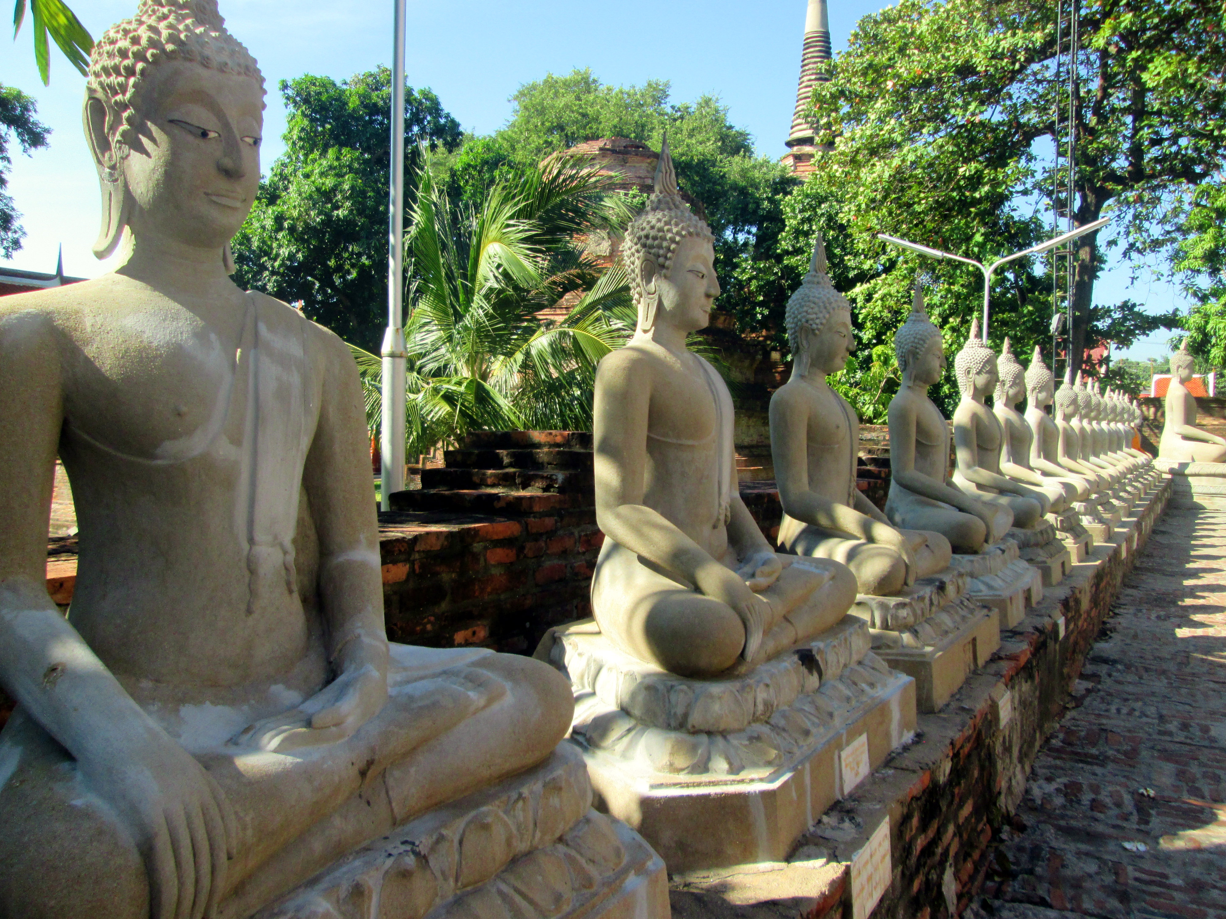 wat-yai-chai-mongkhon2