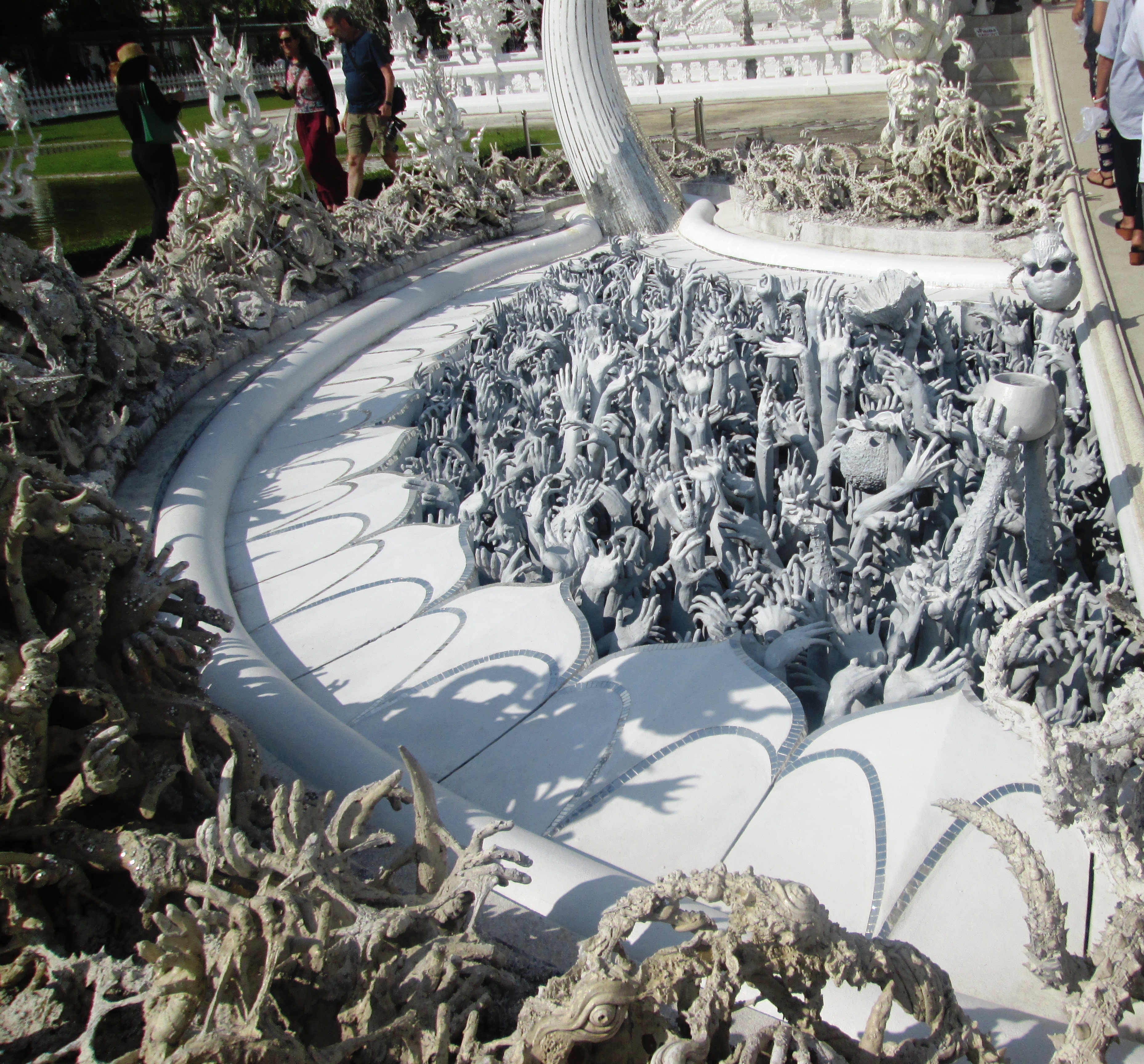 chiang-rai-white-temple1