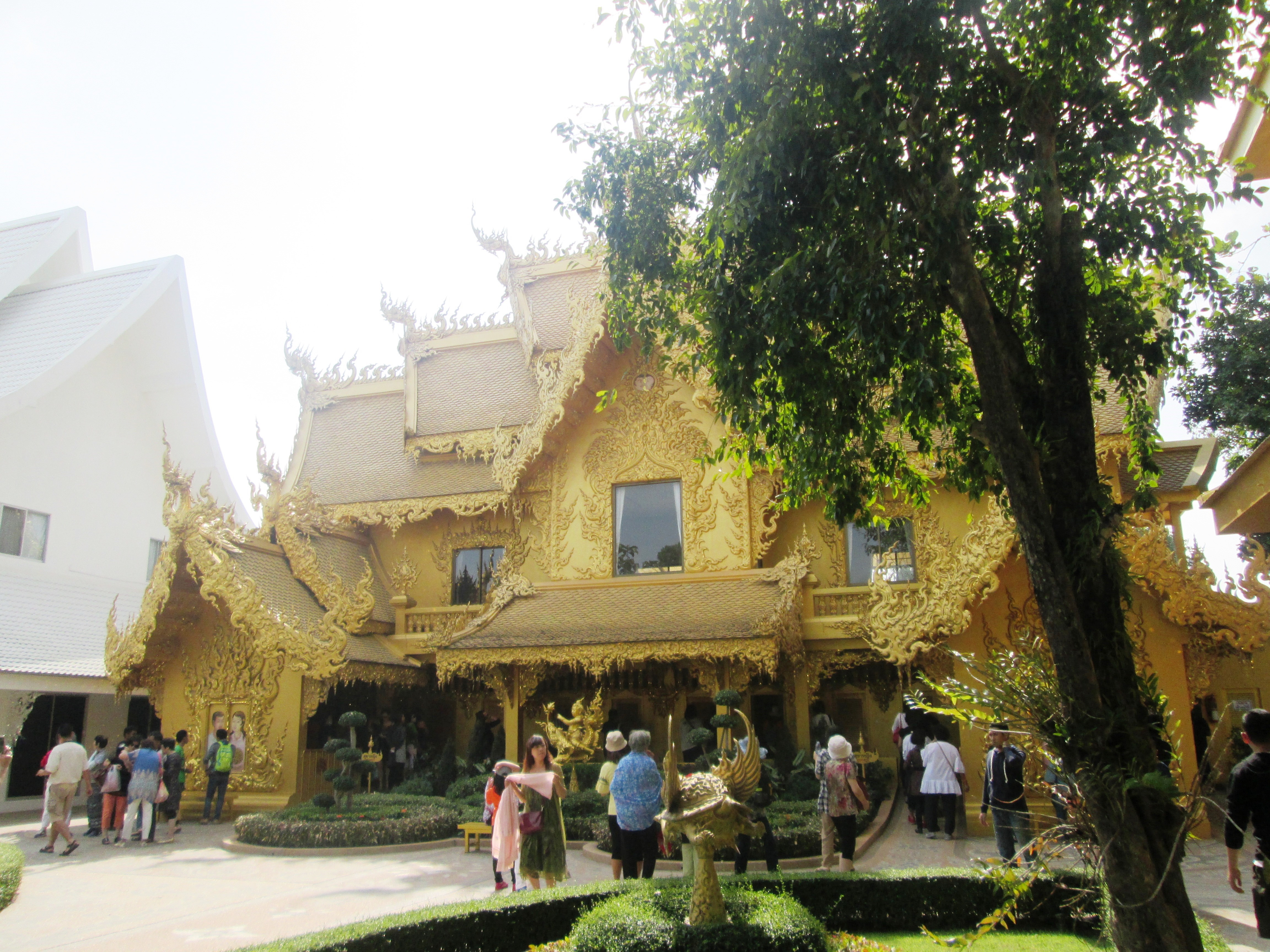 Chiang Rai - White Temple7.jpg