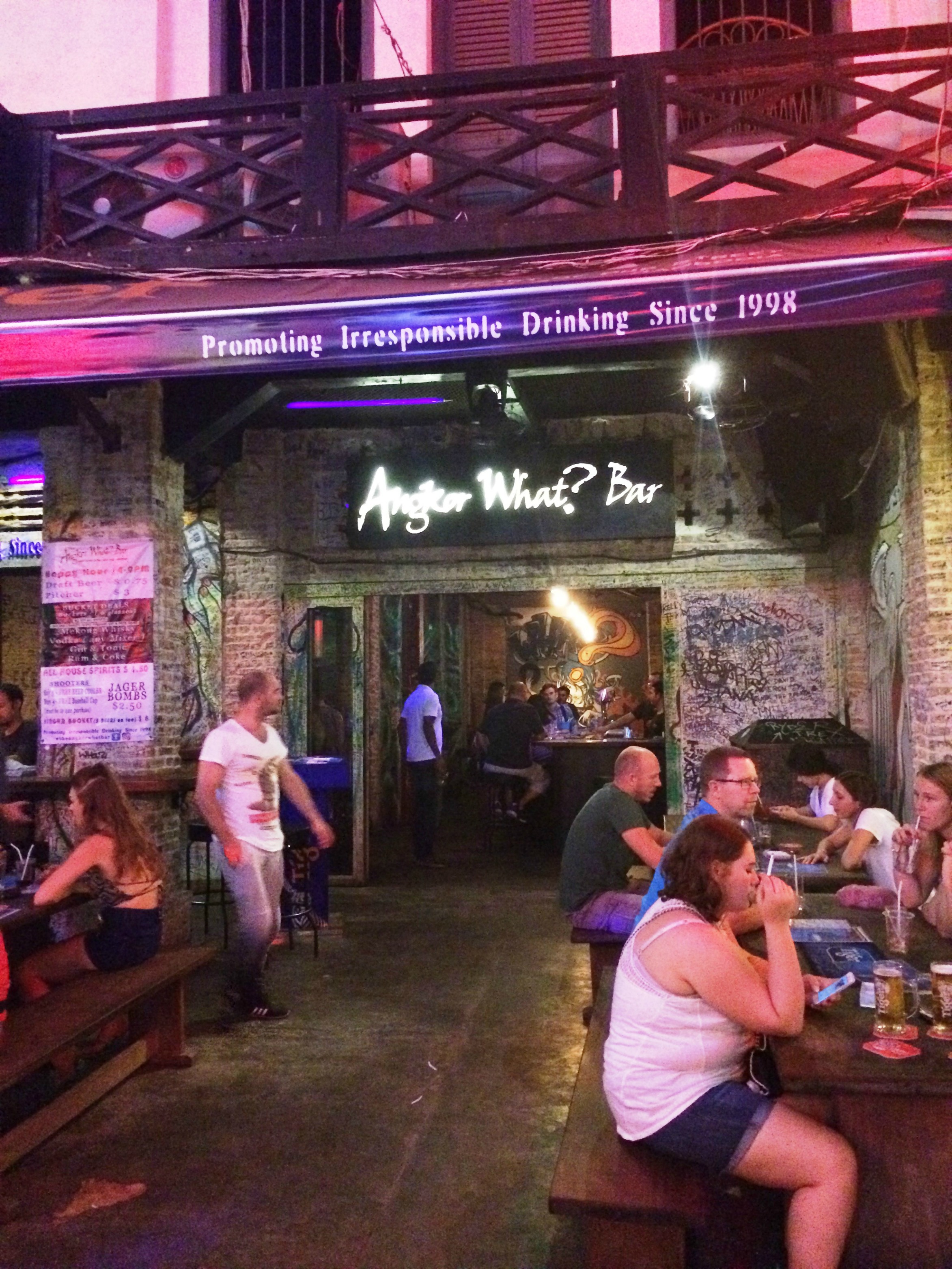 siem-reap-pub-street