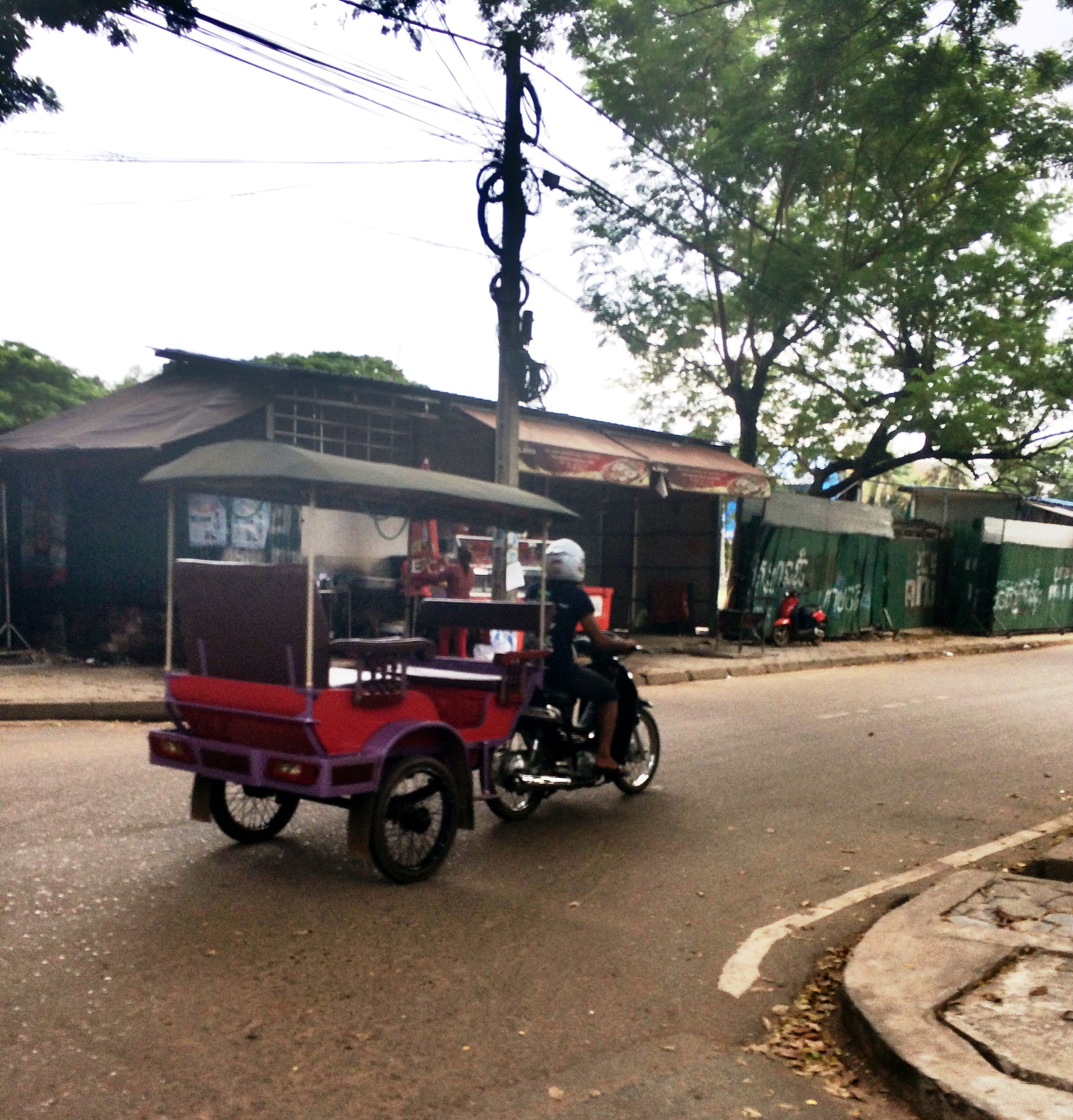 Tuk Tuk Camboja.jpg