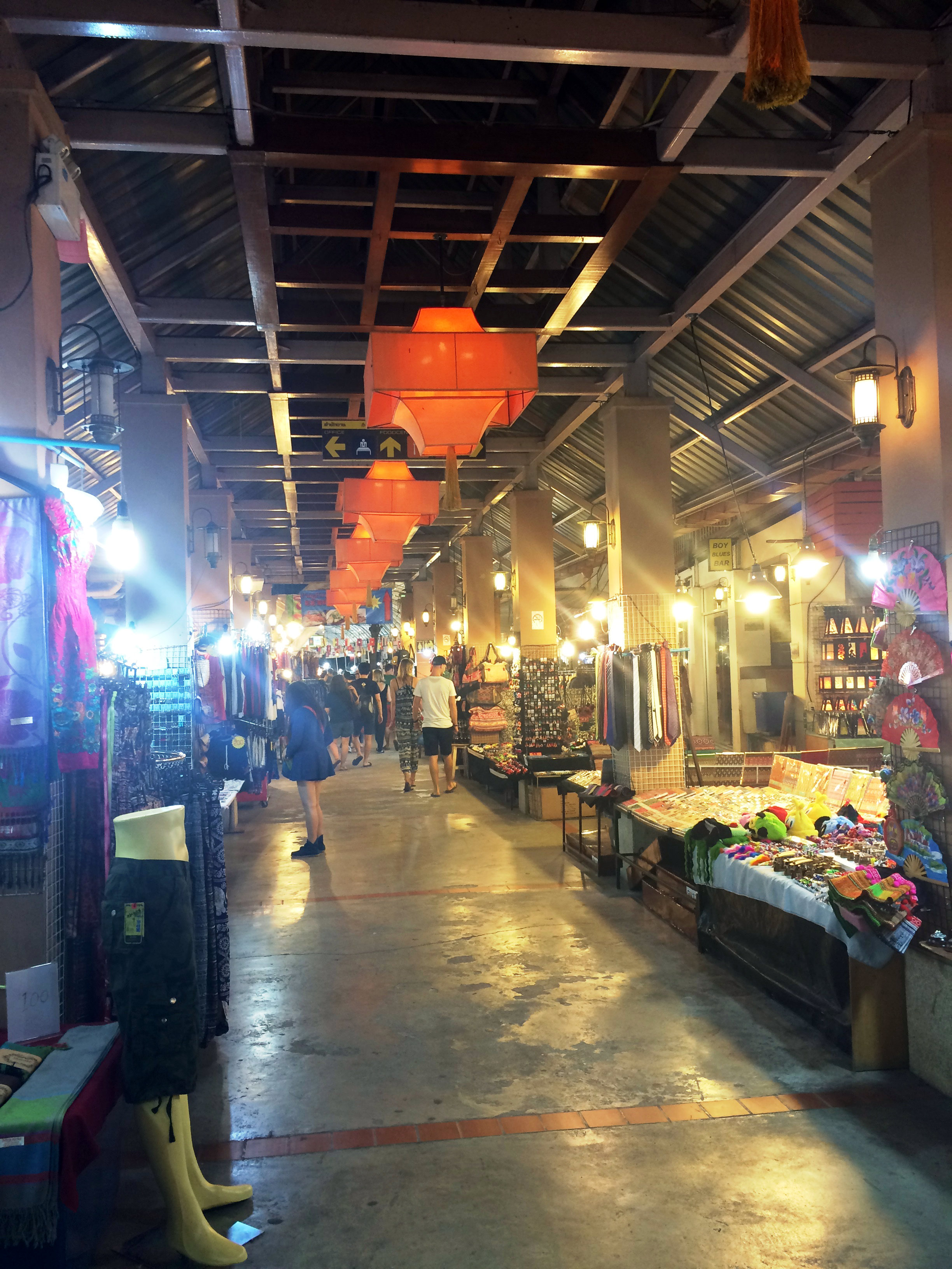 night-bazar-chiang-mai