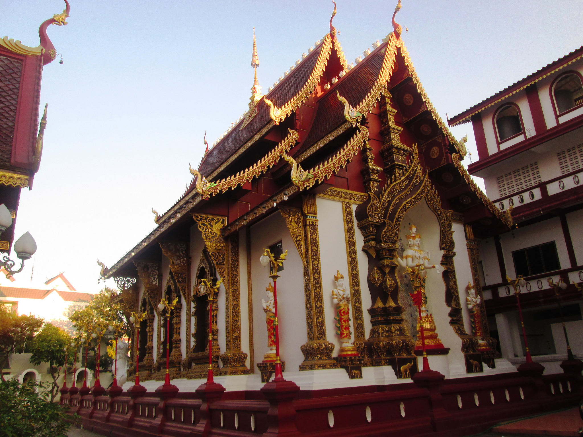 Wat Hua Khuang.jpg