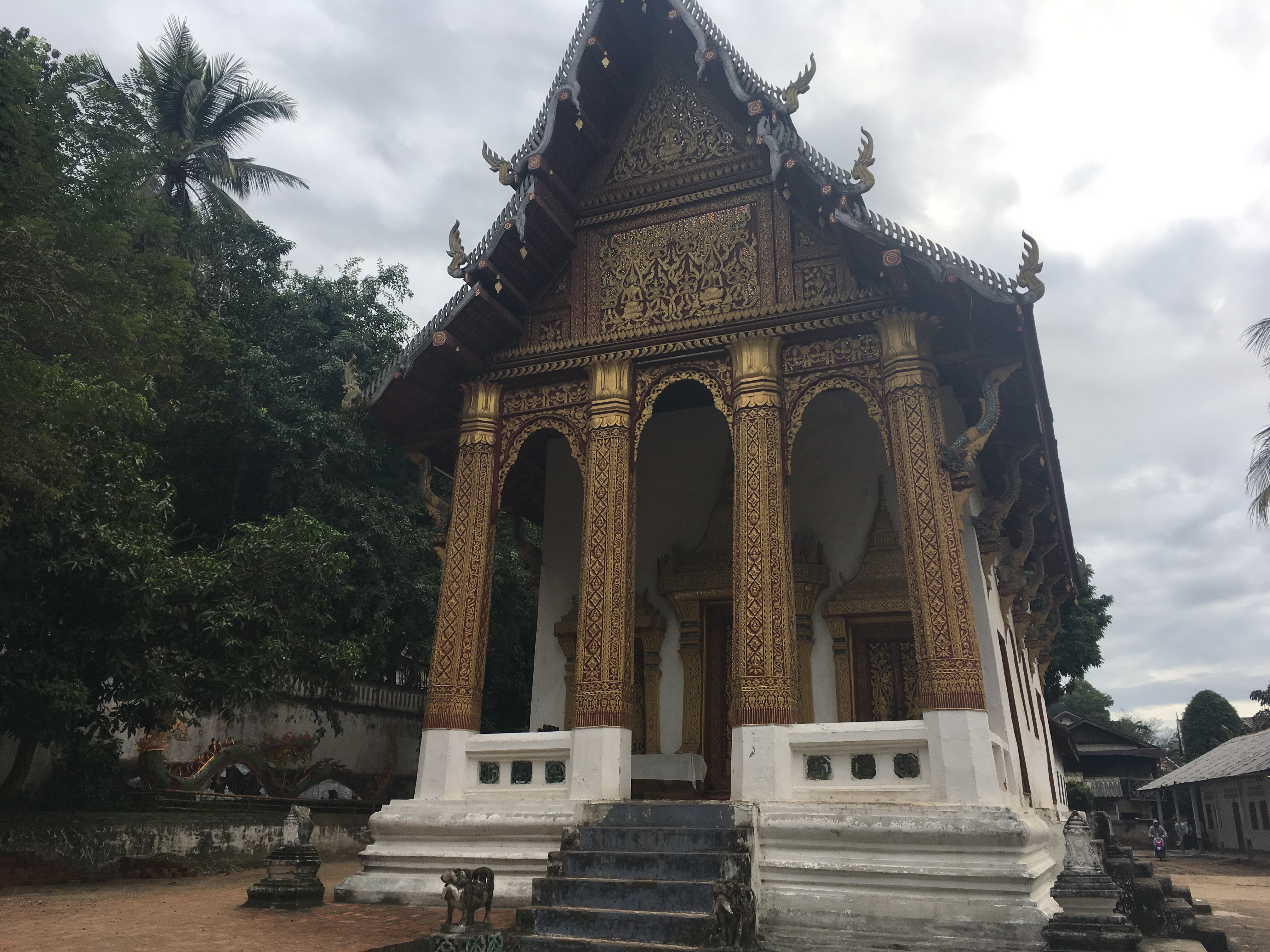 Wat Siphoutabath, Luang Prabang.jpg