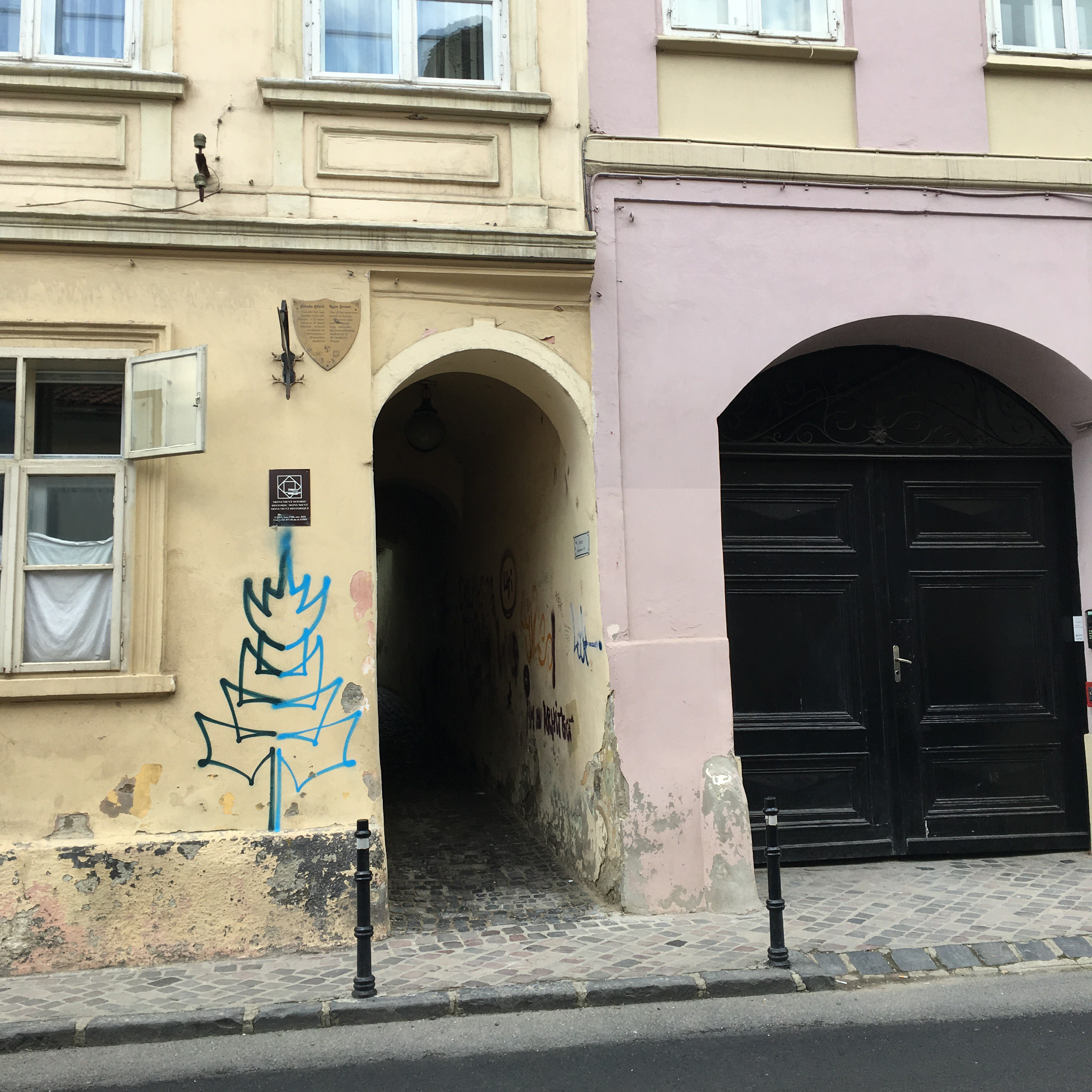 Brasov-small-street.jpg