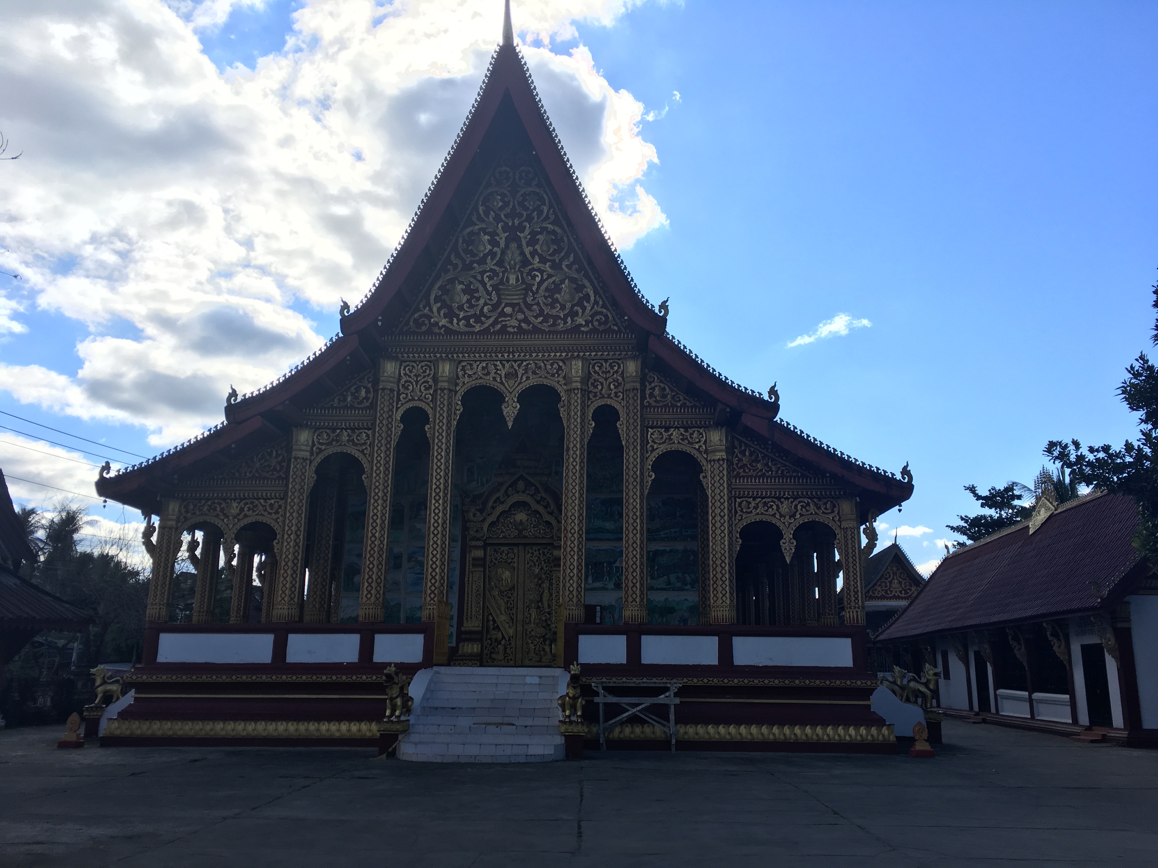 Wat Manorom - Luang Prabang.jpg