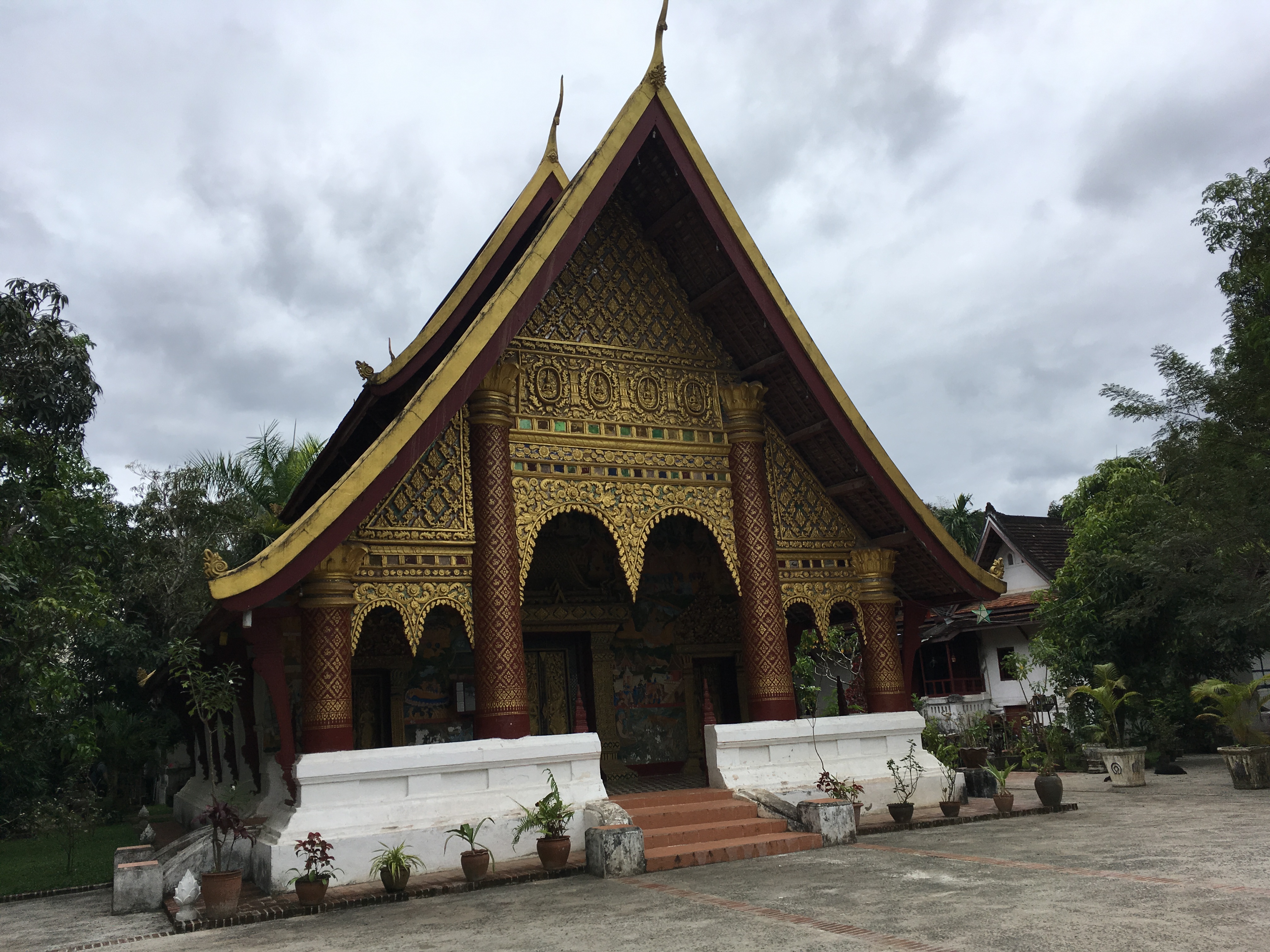 Wat Xieng Mouan, Luang Prabang.jpg